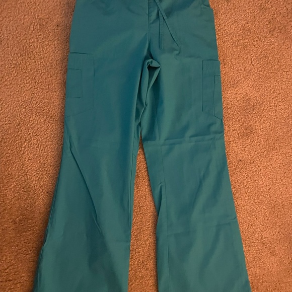 Reina Scrubs Size Small - Picture 7 of 8